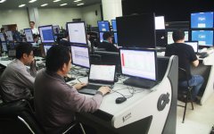監控室控制臺都顯示什么？